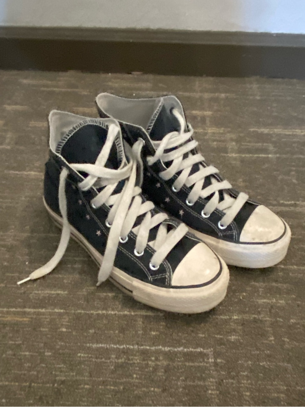 Black High-Top Canvas Sneakers White Laces Women’s Red White Pink Stars Size 8